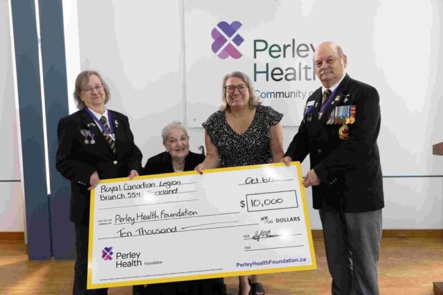 Serving our veterans is our priority. On October 6th, Comrades Don and May Ferrara of Royal Canadian Legion Branch 554 presented a check to Perley Health to support their mission. Your support allows us to continue making a difference in the lives of our heroes.___________________________Servir nos vétérans est notre priorité. Le 6 octobre, les camarades Don et May Ferrara, de la filiale 554 de la Légion royale canadienne, ont remis un chèque à Perley Health pour soutenir leur mission. Votre soutien nous permet de continuer à améliorer la vie de nos héros.